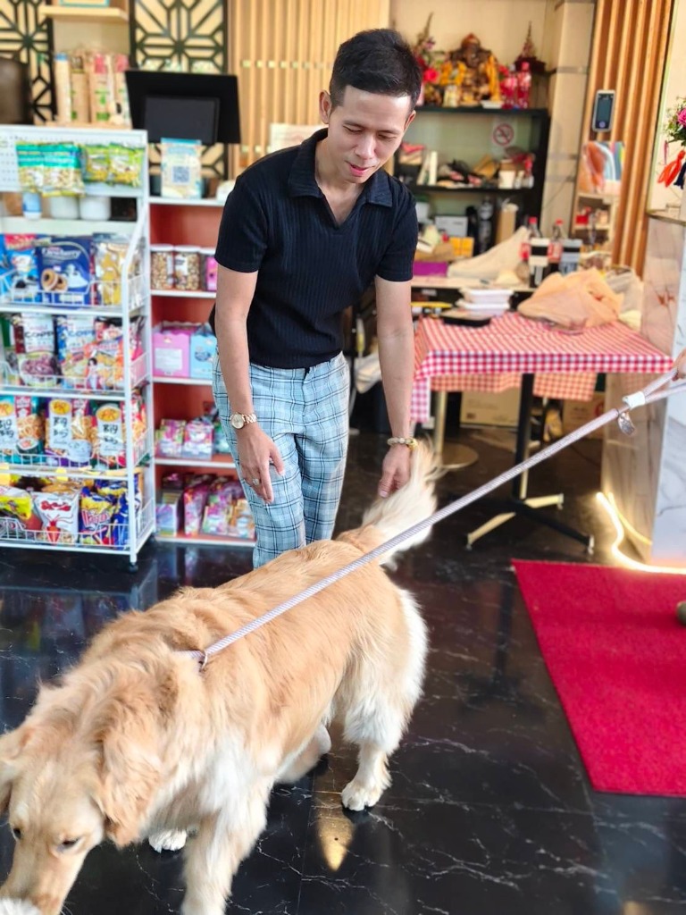 Guest with Golden Retriever